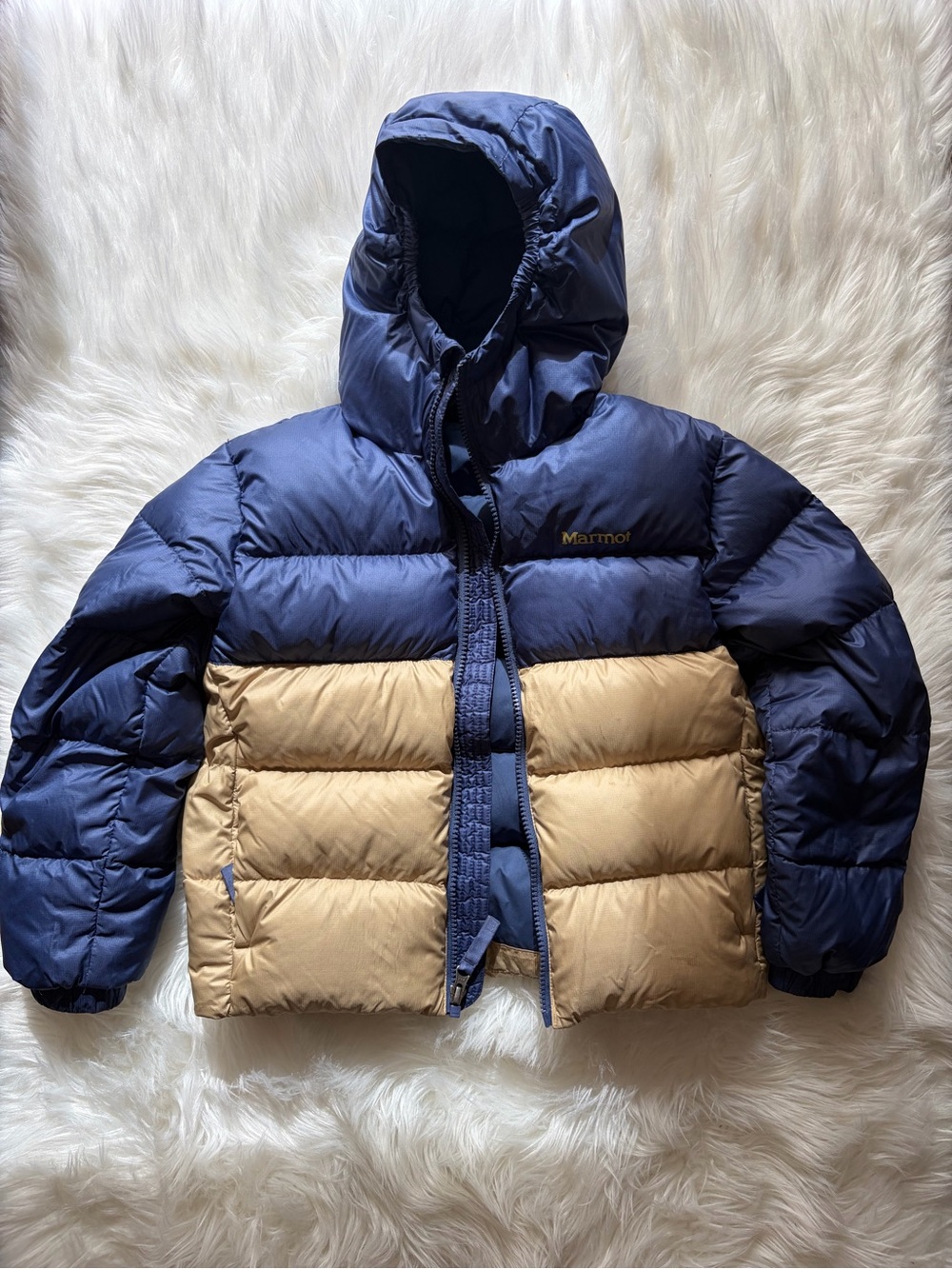 Marmot Kids Navy and Tan Colorblock Puffer Jacket - Small (broken zipper).